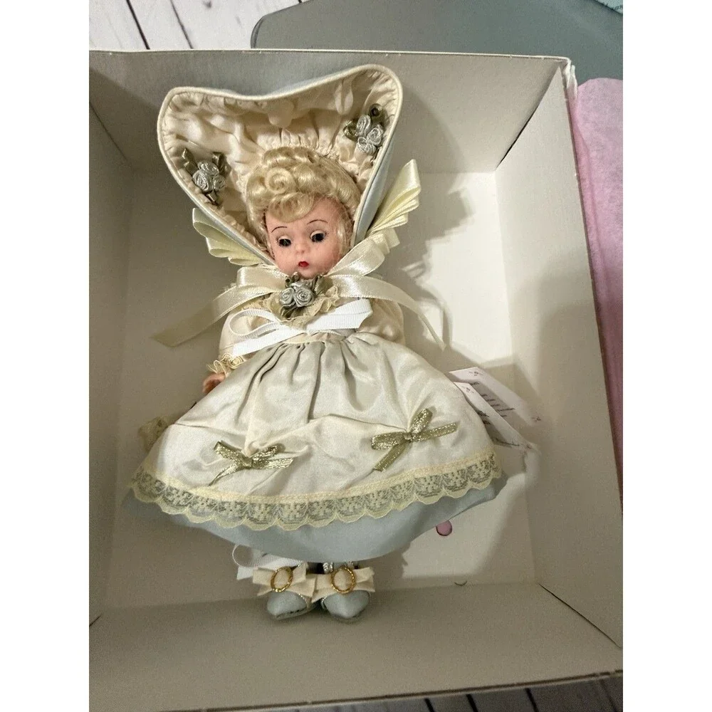 2000 Madame Alexander #26875 Adorable Silk Victorian 8